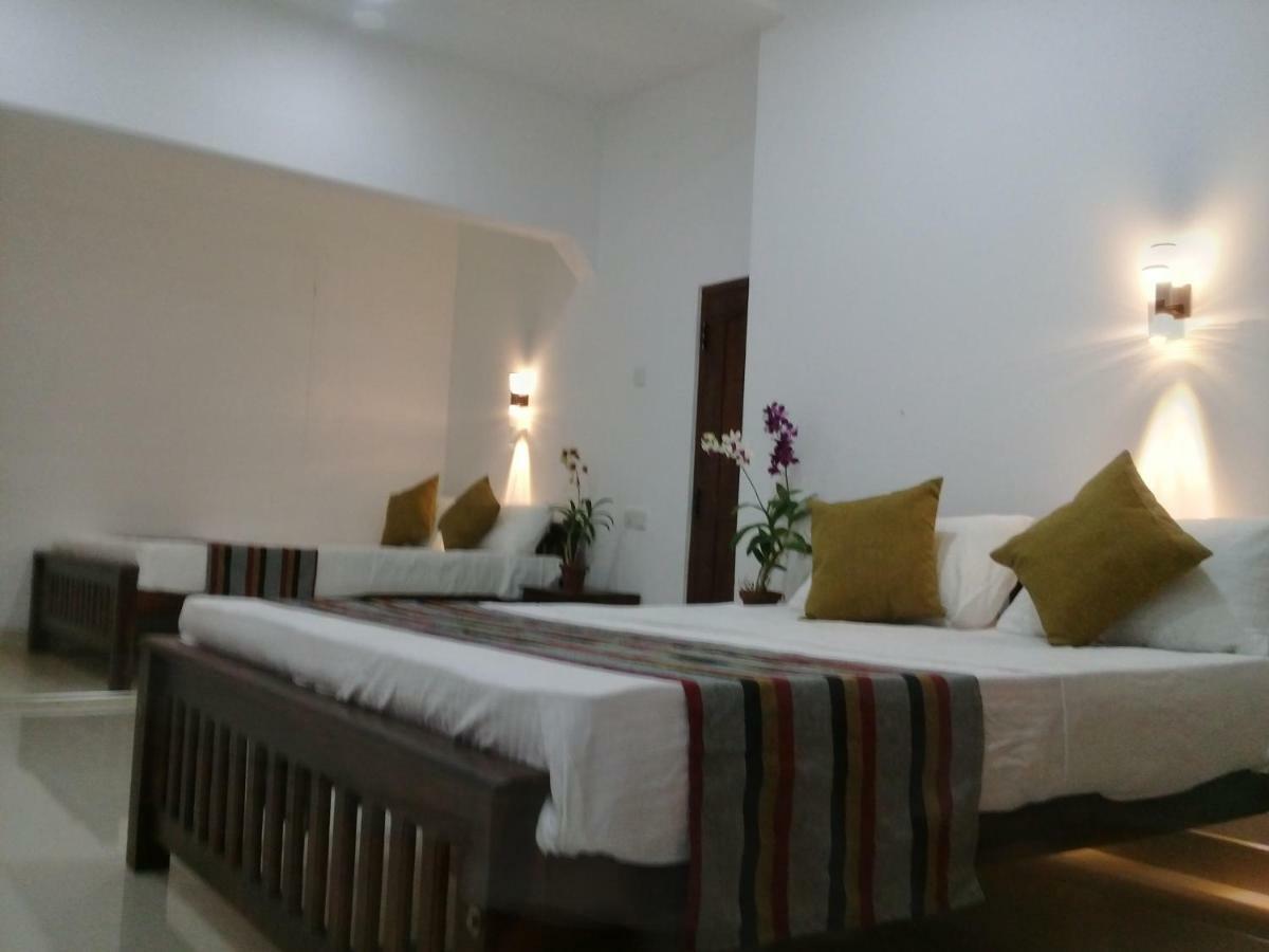Green Edge Residences 담불라 외부 사진