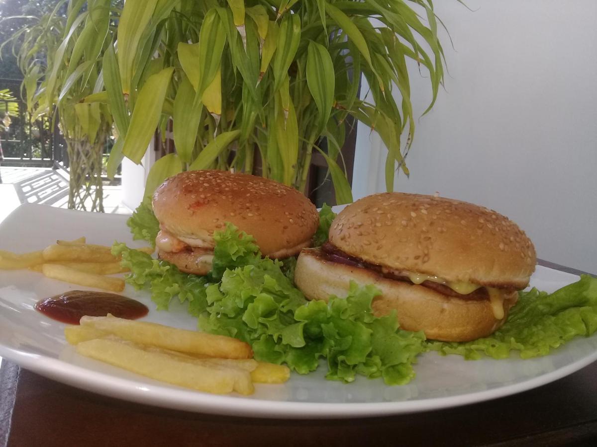 Green Edge Residences 담불라 외부 사진